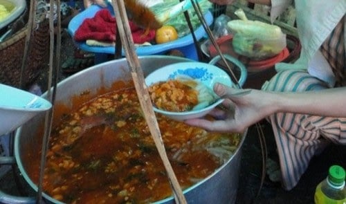 Đi chợ Đông Ba ăn hàng