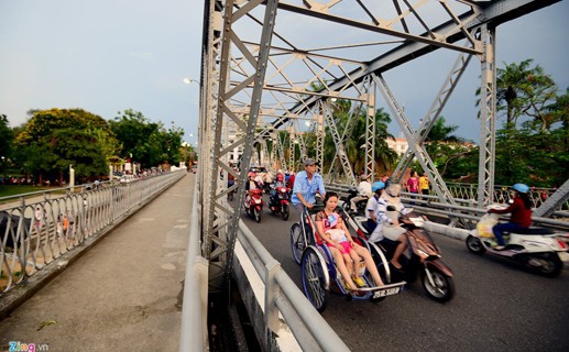 Cầu vượt sông Hương hơn 2.000 tỉ đồng sẽ được khởi công vào tháng 9 140