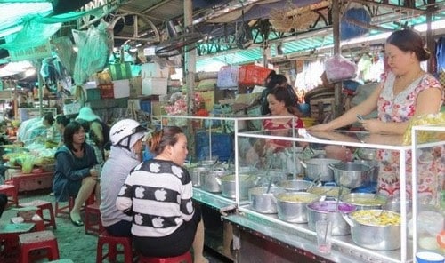 Đi chợ Đông Ba ăn hàng