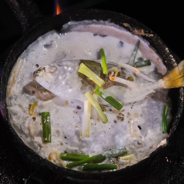 Bánh khoái cá kình làng Chuồn - món ăn độc đáo ở xứ Huế khiến thực khách mê đắm