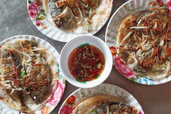 Bánh khoái cá kình làng Chuồn - món ăn độc đáo ở xứ Huế khiến thực khách mê đắm