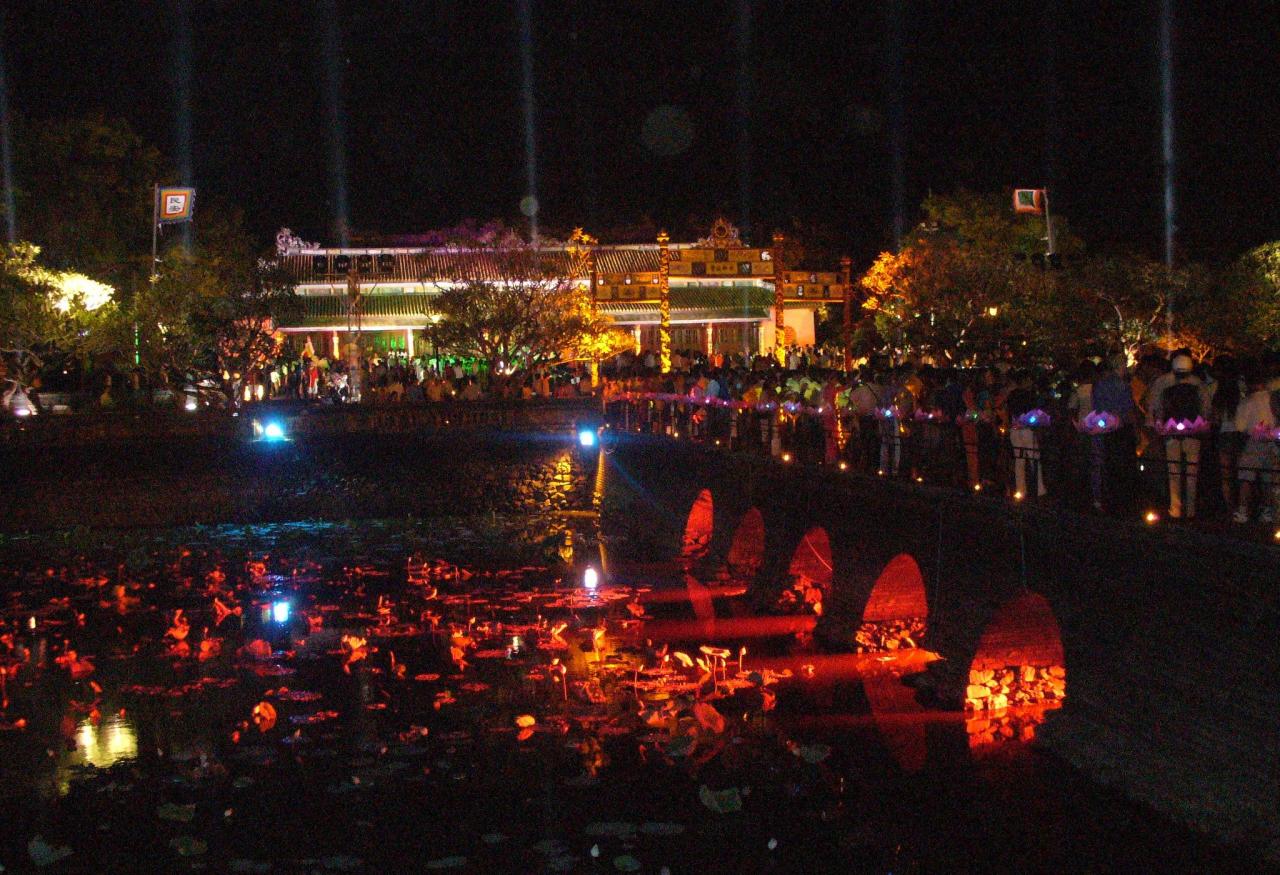 Du khách được miễn phí tham quan Đại nội về đêm dịp Festival Huế 2022
